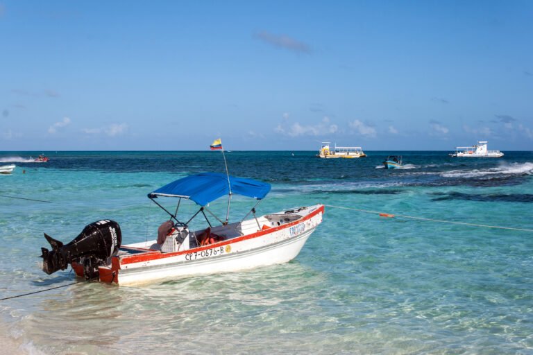 Boat_at_San_Andres_(8308521848)